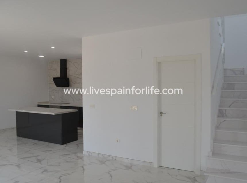 4 sovrum Villa till salu i Pinoso med pool garage - 505 000 € (Ref: 10153931)