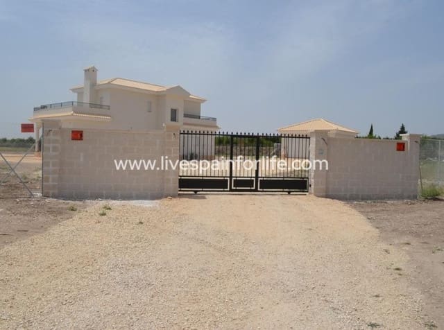 4 sovrum Villa till salu i Pinoso med pool garage - 505 000 € (Ref: 10153931)