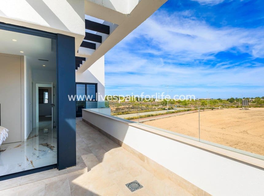 3 soveværelse Villa til salg i Pilar de la Horadada med swimmingpool garage - € 420.000 (Ref: 10153932)