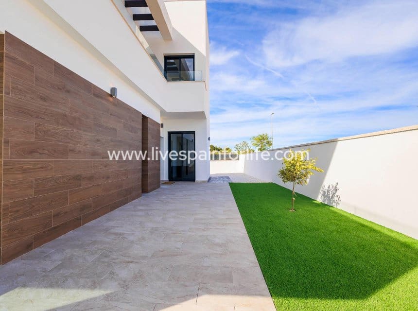 3 soveværelse Villa til salg i Pilar de la Horadada med swimmingpool garage - € 420.000 (Ref: 10153932)