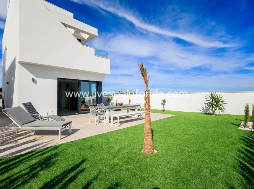 3 soveværelse Villa til salg i Pilar de la Horadada med swimmingpool garage - € 420.000 (Ref: 10153932)