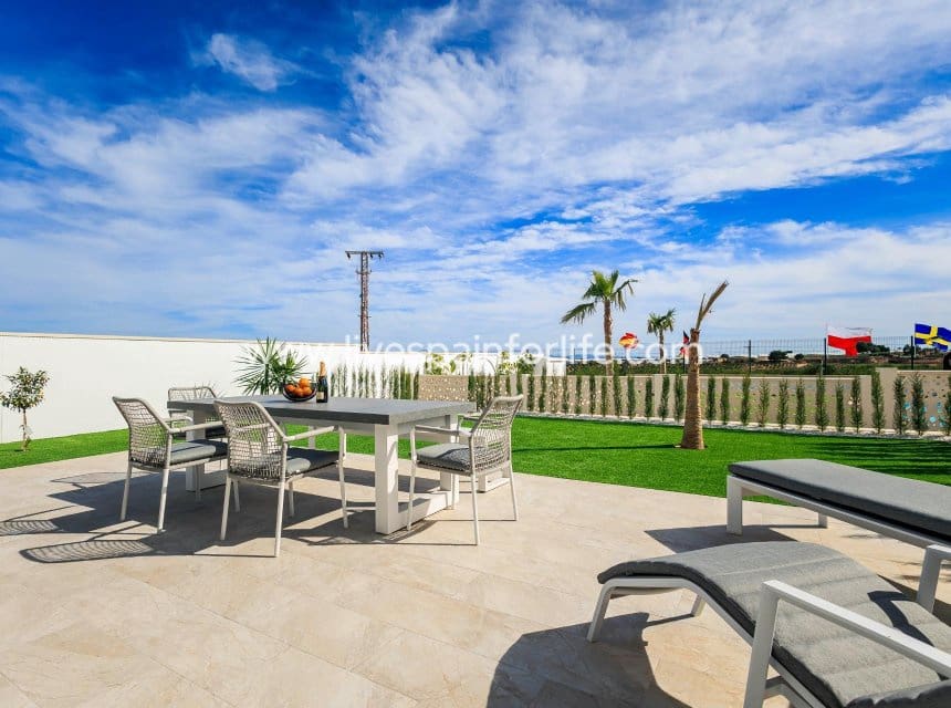 3 soveværelse Villa til salg i Pilar de la Horadada med swimmingpool garage - € 420.000 (Ref: 10153932)
