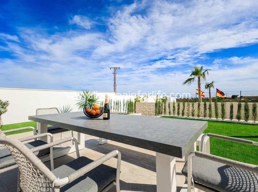 3 soveværelse Villa til salg i Pilar de la Horadada med swimmingpool garage - € 420.000 (Ref: 10153932)