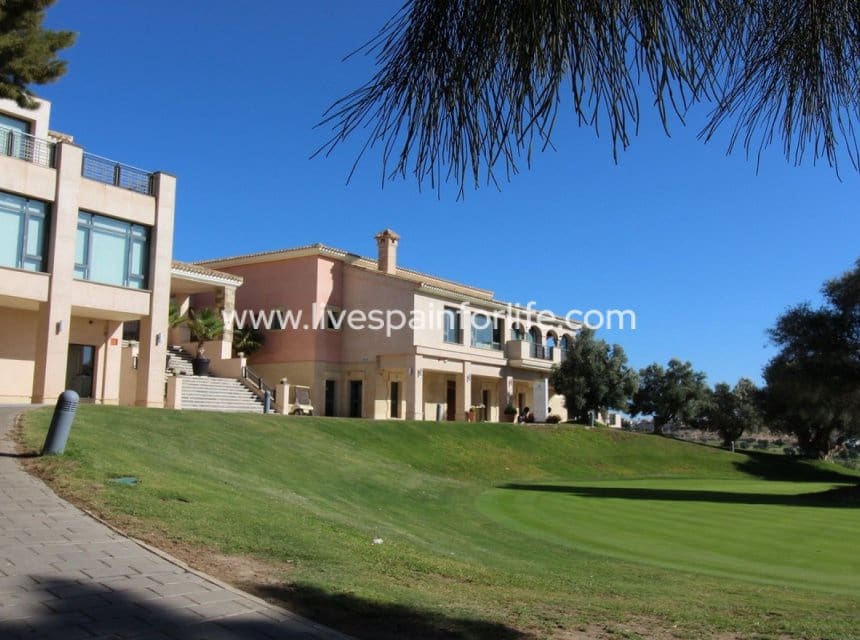 3 bedroom Villa for sale in Algorfa with pool - € 377,000 (Ref: 10153933)