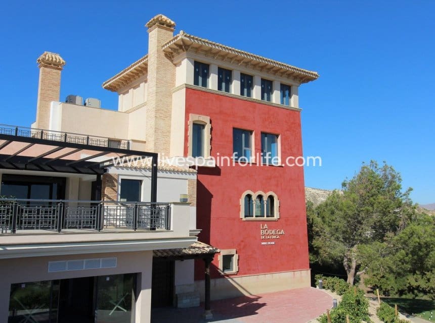 3 bedroom Villa for sale in Algorfa with pool - € 377,000 (Ref: 10153933)