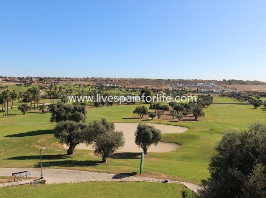 3 bedroom Villa for sale in Algorfa with pool - € 377,000 (Ref: 10153933)