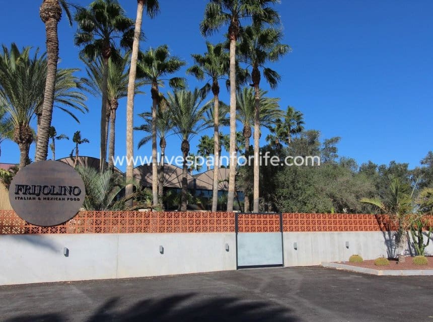 3 bedroom Villa for sale in Algorfa with pool - € 377,000 (Ref: 10153933)