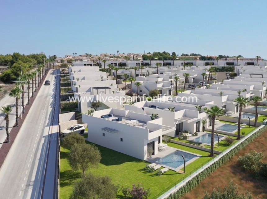 3 bedroom Villa for sale in Algorfa with pool - € 377,000 (Ref: 10153933)
