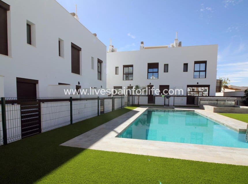 4 camera da letto Villetta a Schiera in vendita in Pilar de la Horadada con piscina garage - 394.900 € (Rif: 10155838)