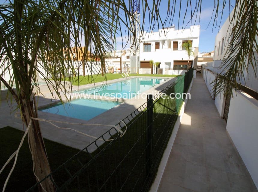4 camera da letto Villetta a Schiera in vendita in Pilar de la Horadada con piscina garage - 394.900 € (Rif: 10155838)