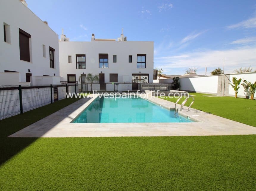 4 camera da letto Villetta a Schiera in vendita in Pilar de la Horadada con piscina garage - 394.900 € (Rif: 10155838)