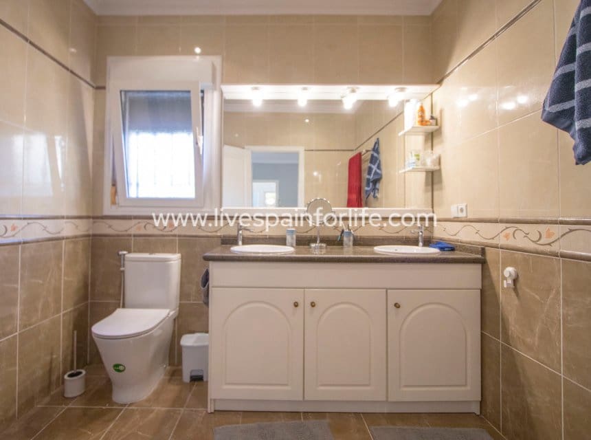 4 soveværelse Finca/Landehus til salg i Catral med swimmingpool garage - € 649.999 (Ref: 10156772)
