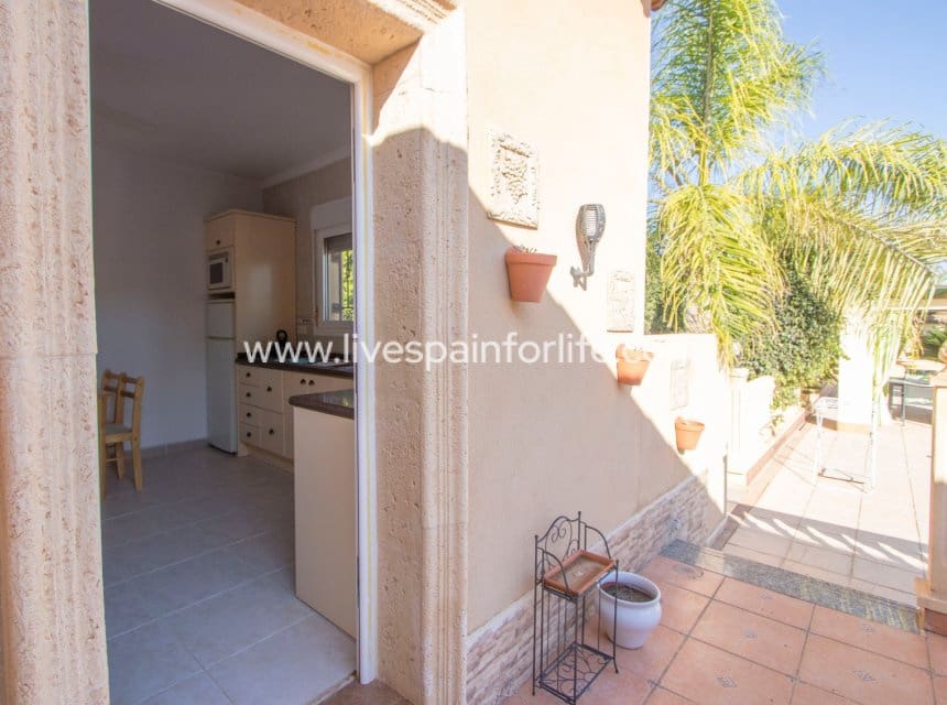 4 soveværelse Finca/Landehus til salg i Catral med swimmingpool garage - € 649.999 (Ref: 10156772)