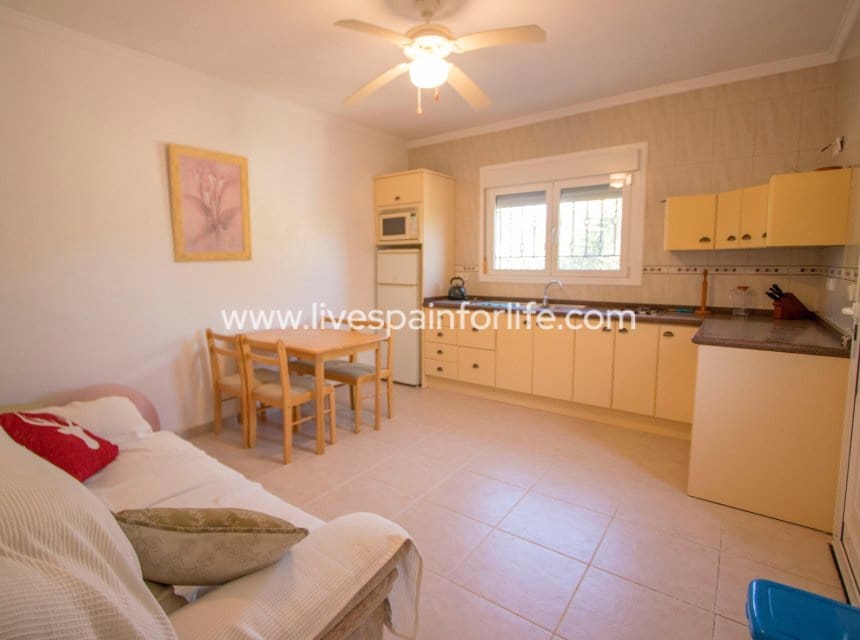 4 soveværelse Finca/Landehus til salg i Catral med swimmingpool garage - € 649.999 (Ref: 10156772)