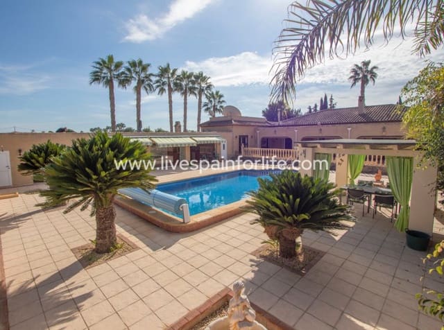 4 soveværelse Finca/Landehus til salg i Catral med swimmingpool garage - € 649.999 (Ref: 10156772)