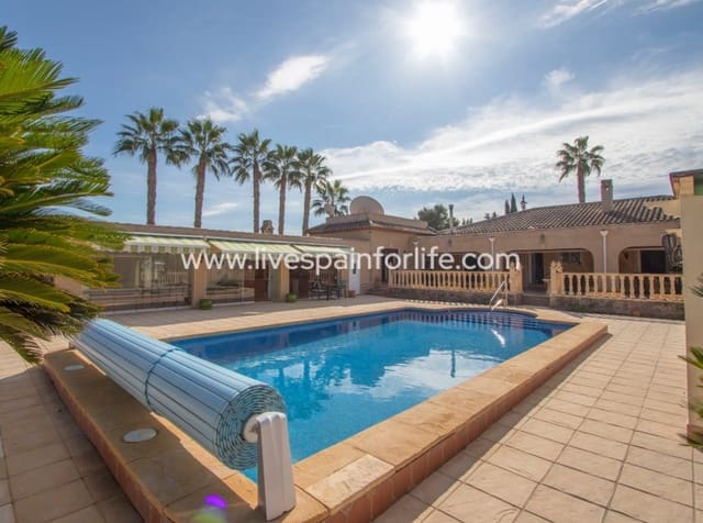 4 soveværelse Finca/Landehus til salg i Catral med swimmingpool garage - € 649.999 (Ref: 10156774)