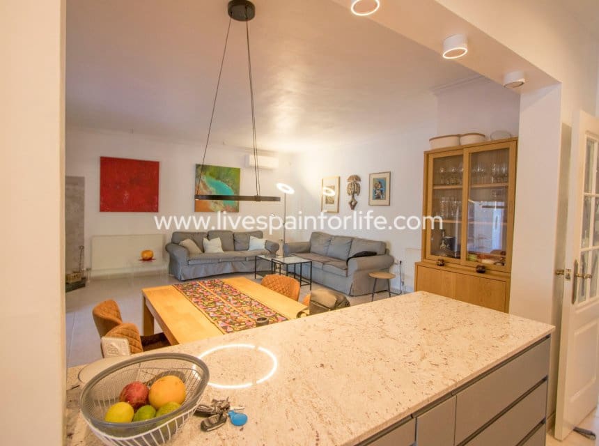 4 soveværelse Finca/Landehus til salg i Catral med swimmingpool garage - € 649.999 (Ref: 10156774)