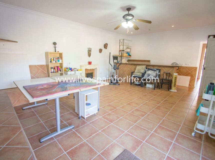 4 soveværelse Finca/Landehus til salg i Catral med swimmingpool garage - € 649.999 (Ref: 10156774)