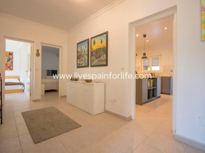 4 sypialnia Finka/Dom wiejski na sprzedaż w Miasto Alicante / Alacant z basenem garażem - 649 999 € (Ref: 10156775)