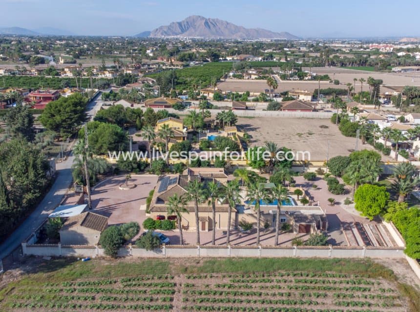 4 sypialnia Finka/Dom wiejski na sprzedaż w Miasto Alicante / Alacant z basenem garażem - 649 999 € (Ref: 10156775)