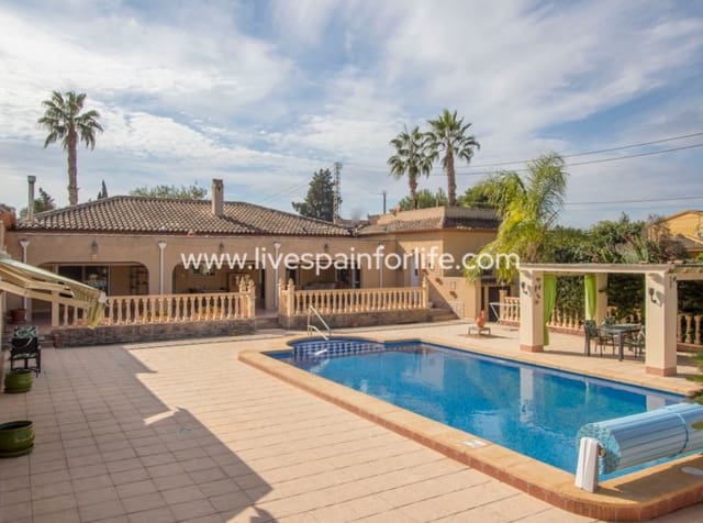 4 soveværelse Finca/Landehus til salg i Catral med swimmingpool garage - € 649.999 (Ref: 10156776)