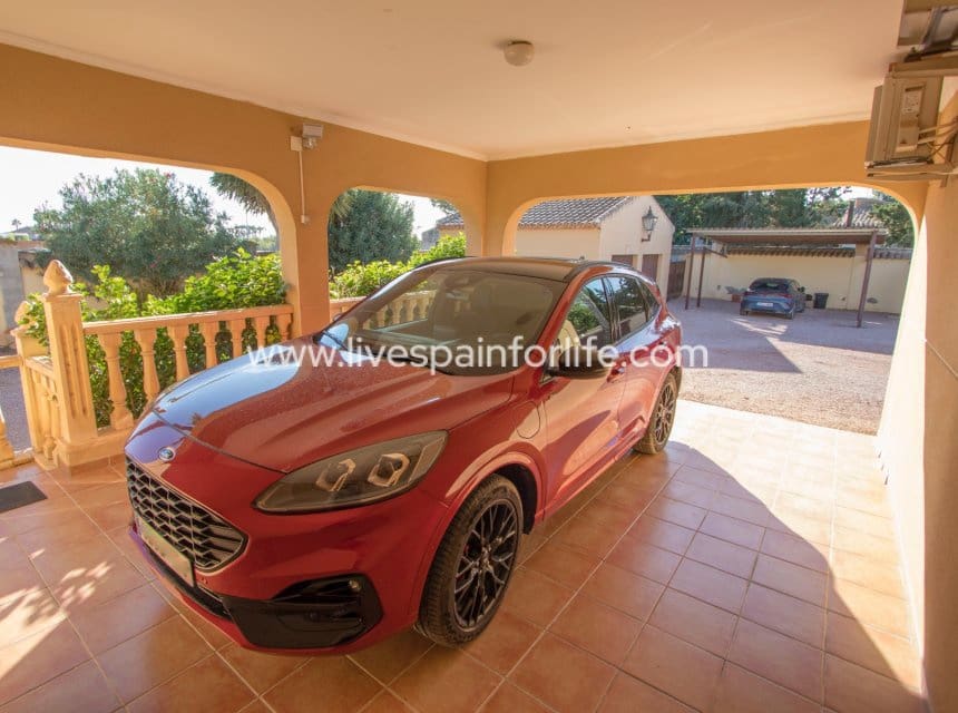 4 soveværelse Finca/Landehus til salg i Catral med swimmingpool garage - € 649.999 (Ref: 10156776)