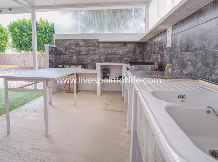 3 chambre Local Commercial à vendre à Dolores avec piscine - 895 000 € (Ref: 10163496)