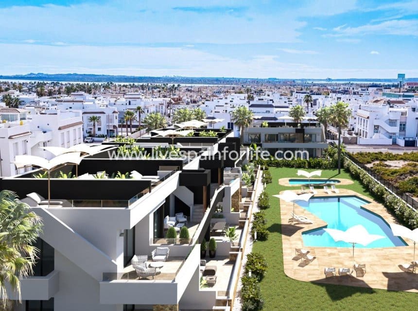2 bedroom Bungalow for sale in Rojales with pool garage - € 339,000 (Ref: 10163498)