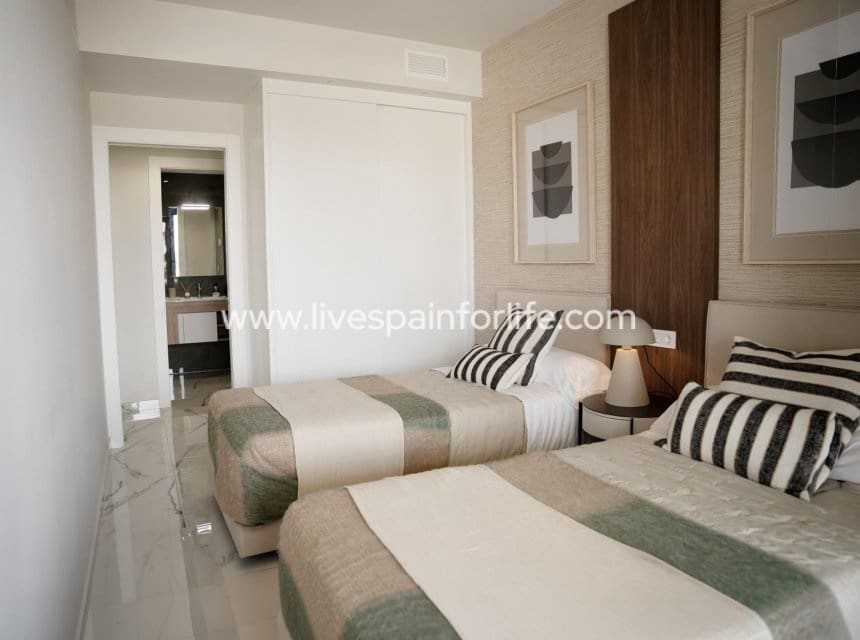2 bedroom Bungalow for sale in Rojales with pool garage - € 339,000 (Ref: 10163498)