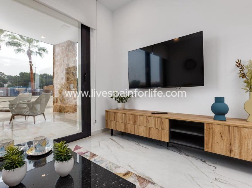 4 soveværelse Villa til salg i Ciudad Quesada med swimmingpool garage - € 799.000 (Ref: 10163501)