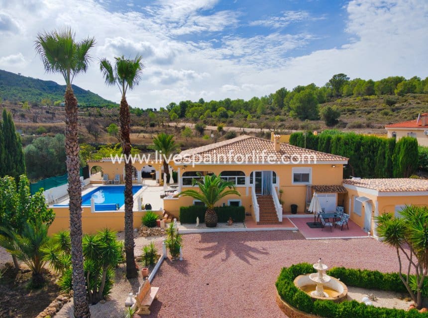Finca/Casa Rural de 5 habitaciones en Hondón de las Nieves en venta con piscina garaje - 429.950 € (Ref: 10167053)