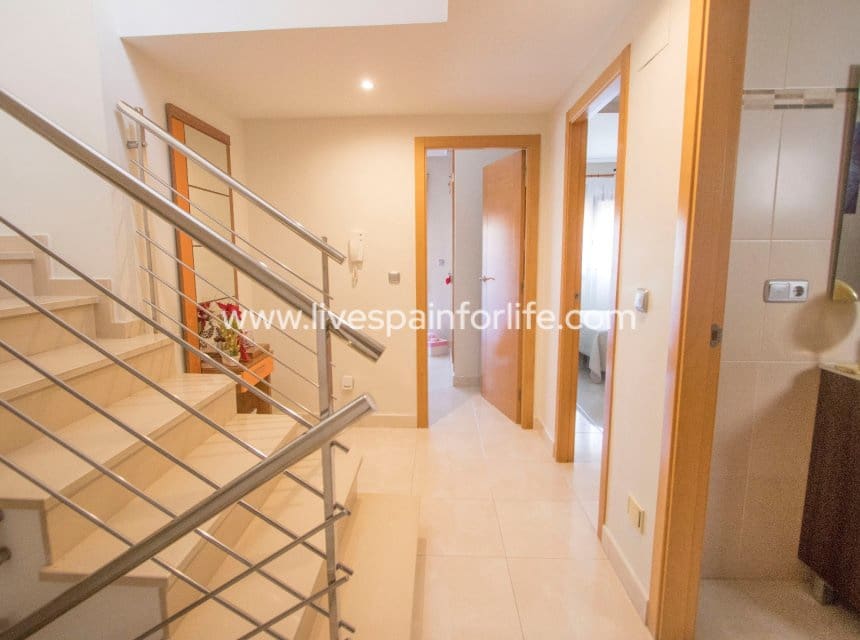 4 bedroom Townhouse for sale in Albatera with garage - € 290,000 (Ref: 10169117)