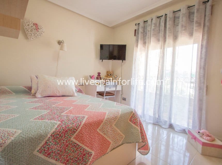 4 bedroom Townhouse for sale in Albatera with garage - € 290,000 (Ref: 10169117)