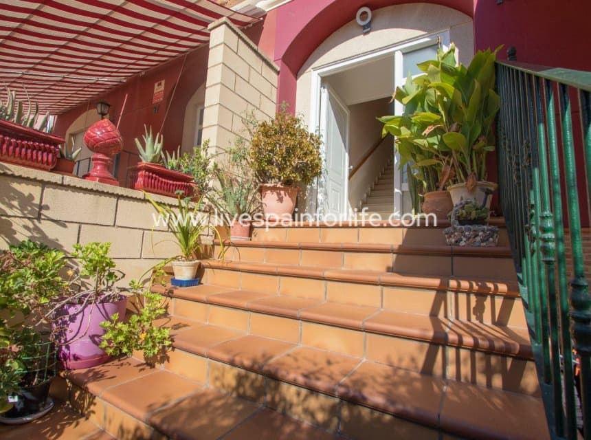 4 bedroom Townhouse for sale in Albatera with garage - € 225,000 (Ref: 10169125)