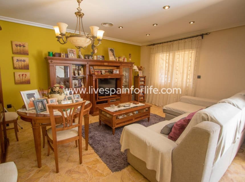 4 bedroom Townhouse for sale in Albatera with garage - € 225,000 (Ref: 10169125)