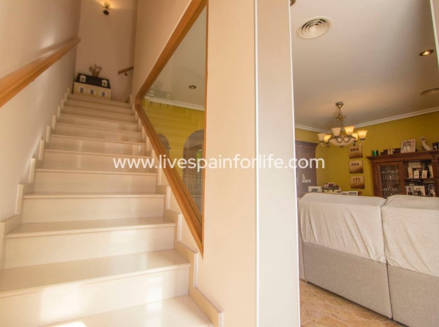 4 bedroom Townhouse for sale in Albatera with garage - € 225,000 (Ref: 10169125)