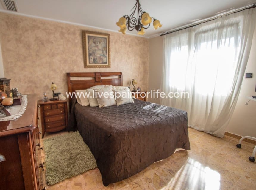 4 bedroom Townhouse for sale in Albatera with garage - € 225,000 (Ref: 10169125)