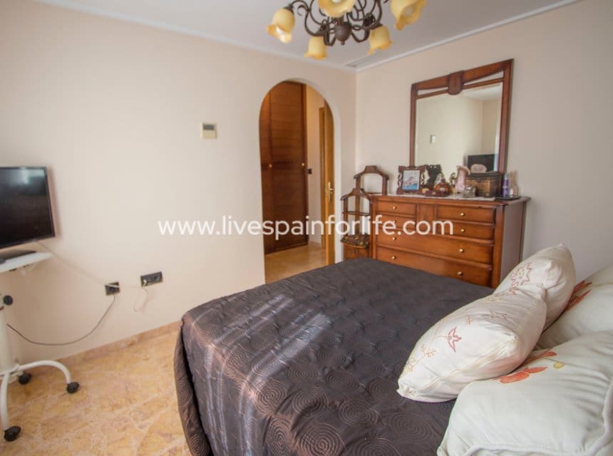 4 bedroom Townhouse for sale in Albatera with garage - € 225,000 (Ref: 10169125)