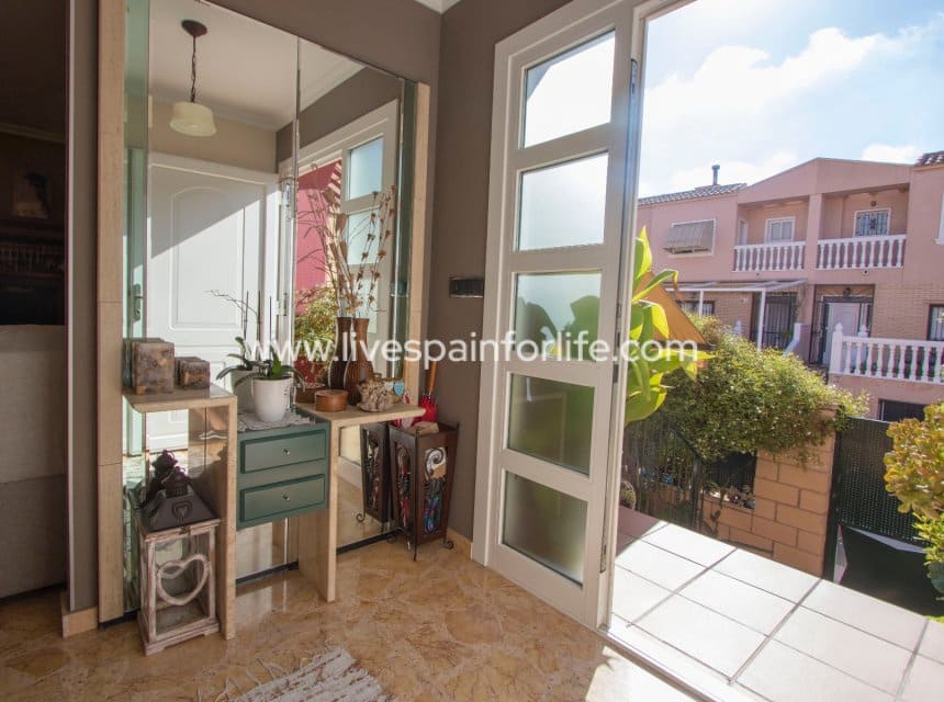 4 bedroom Townhouse for sale in Albatera with garage - € 225,000 (Ref: 10169125)