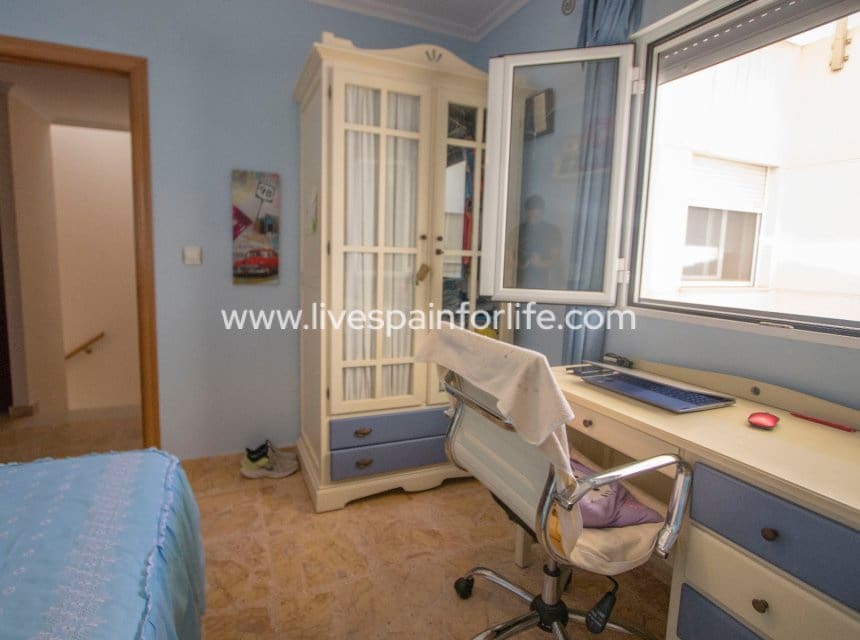 4 bedroom Townhouse for sale in Albatera with garage - € 225,000 (Ref: 10169125)