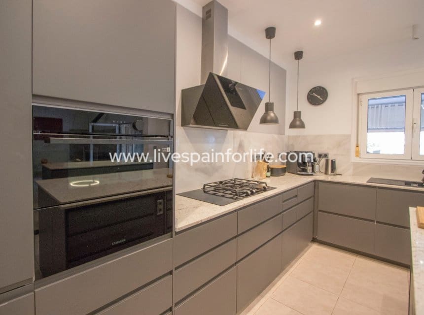 4 Zimmer Finca/Landgut zu verkaufen in Catral mit Pool Garage - 649.999 € (Ref: 10175593)