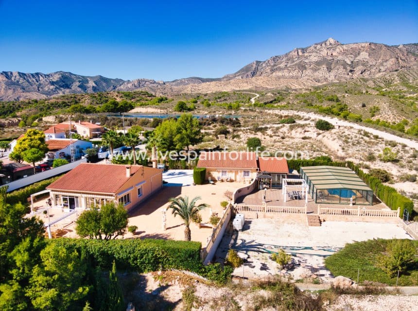 4 chambre Finca/Maison de Campagne à vendre à Albatera avec piscine garage - 349 950 € (Ref: 10179352)
