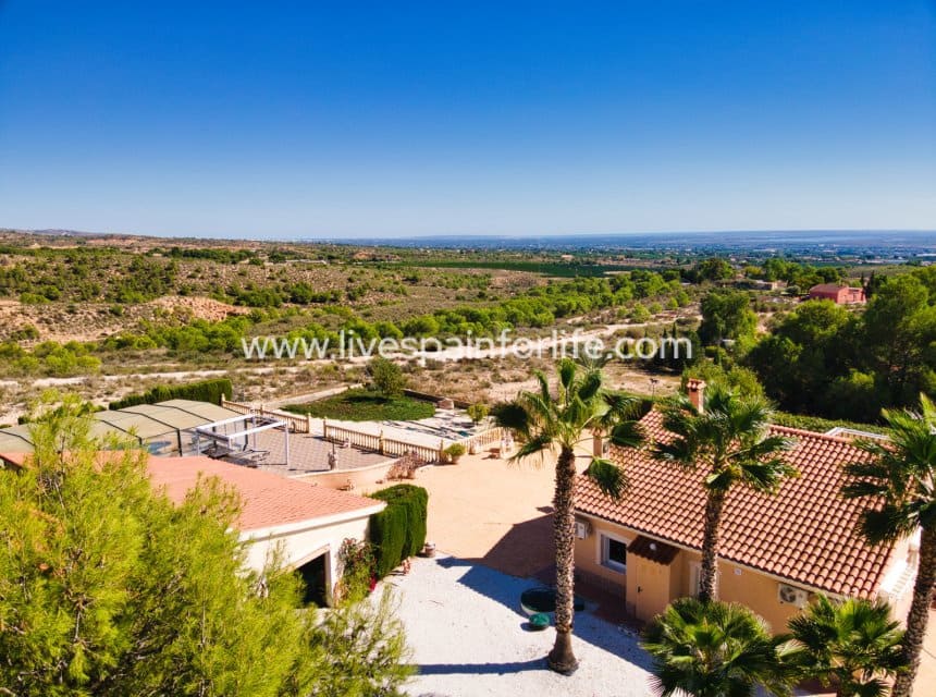 4 chambre Finca/Maison de Campagne à vendre à Albatera avec piscine garage - 349 950 € (Ref: 10179352)