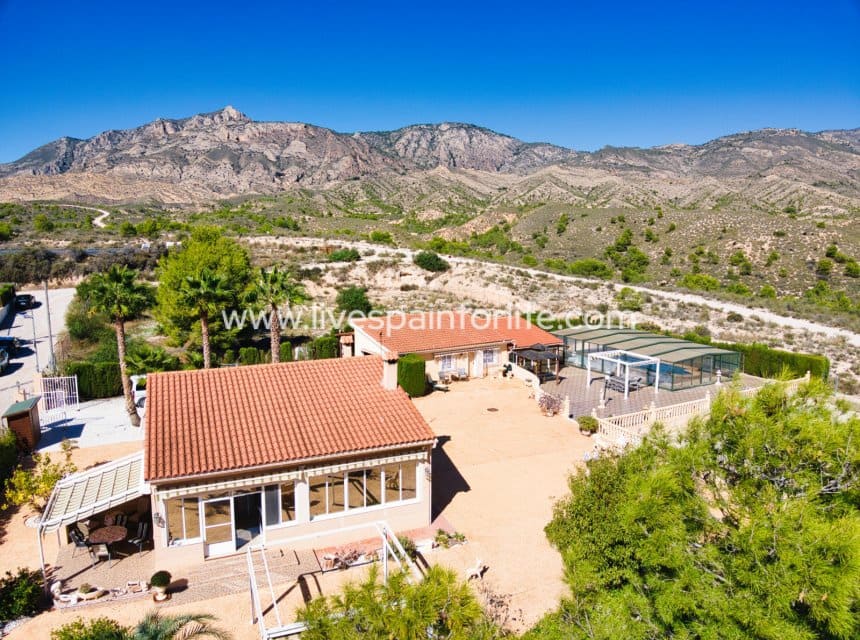 4 chambre Finca/Maison de Campagne à vendre à Albatera avec piscine garage - 349 950 € (Ref: 10179352)