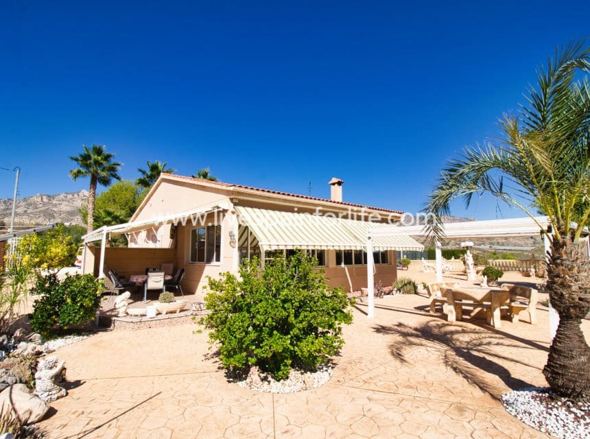 4 chambre Finca/Maison de Campagne à vendre à Albatera avec piscine garage - 349 950 € (Ref: 10179352)