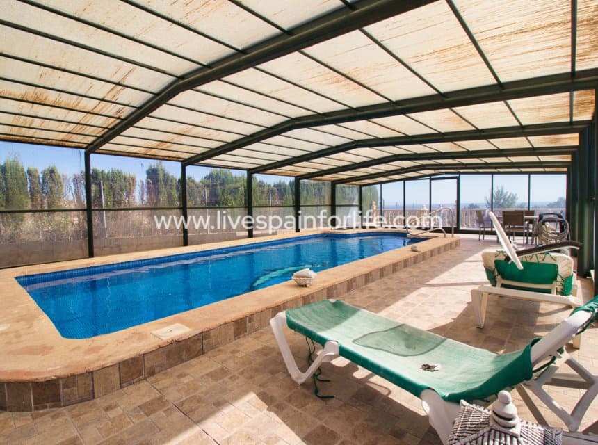 4 chambre Finca/Maison de Campagne à vendre à Albatera avec piscine garage - 349 950 € (Ref: 10179352)