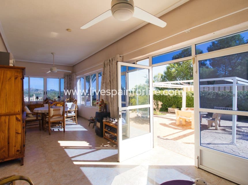4 chambre Finca/Maison de Campagne à vendre à Albatera avec piscine garage - 349 950 € (Ref: 10179352)
