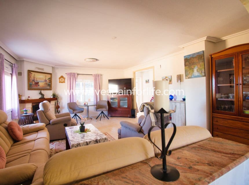 4 chambre Finca/Maison de Campagne à vendre à Albatera avec piscine garage - 349 950 € (Ref: 10179352)