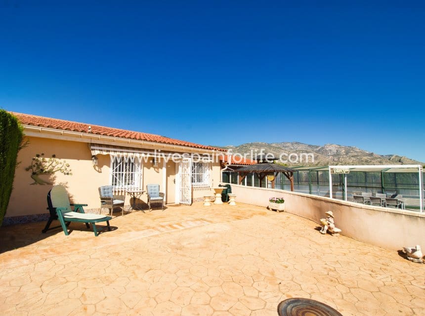 4 chambre Finca/Maison de Campagne à vendre à Albatera avec piscine garage - 349 950 € (Ref: 10179352)