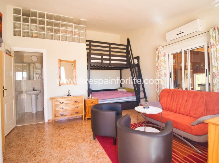 4 chambre Finca/Maison de Campagne à vendre à Albatera avec piscine garage - 349 950 € (Ref: 10179352)